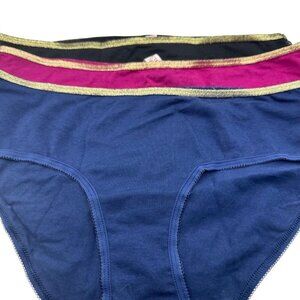 Victoria's Secret Pack Three Panties Size Medium NWT‎
